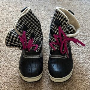 Sorel Black and White Houndstooth Boots with Pink Laces